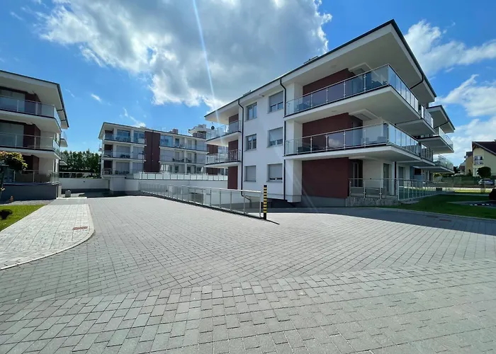 Miodowy Apartament Z Duzym Tarasem W Rewalu, Blisko Morza