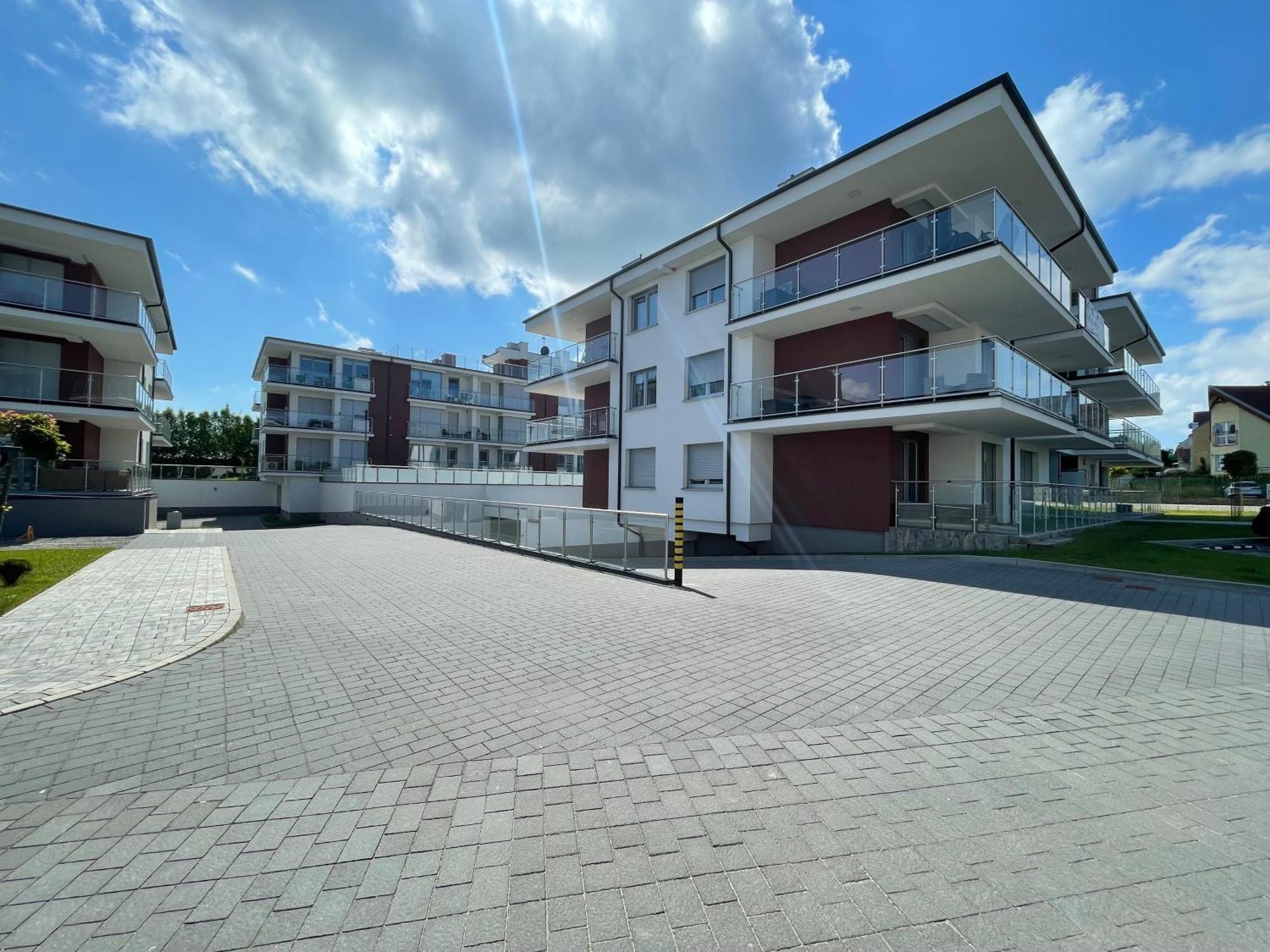 Apartment Miodowy Z Duzym Tarasem W Rewalu, Blisko Morza